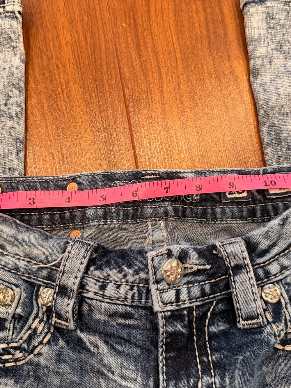 Embellished Acid Wash Jeans with Pocket Rhinestones - Picture 7 of 8